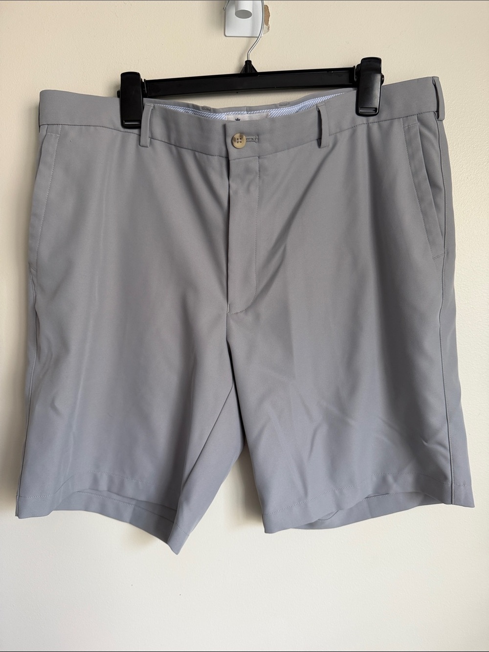 Peter Millar Light Gray Flat-Front Performance Golf Shorts
